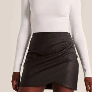 Abercrombie & Fitch Leather Skit